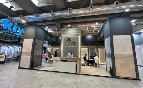 Golden horse Booth Design1